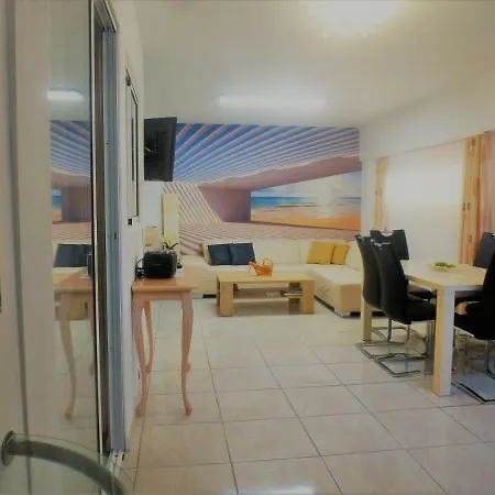 فيلة Unique Great Floor By The Ocean With Open Terrace. Separate Entrance. Adults Only *