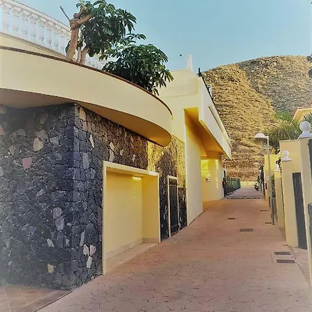Unique Great Floor By The Ocean With Open Terrace. Separate Entrance. Adults Only فيلة *
